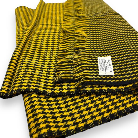 1970's Japanese yellow and black houndstooth large winter scarf - Picture 4 of 9